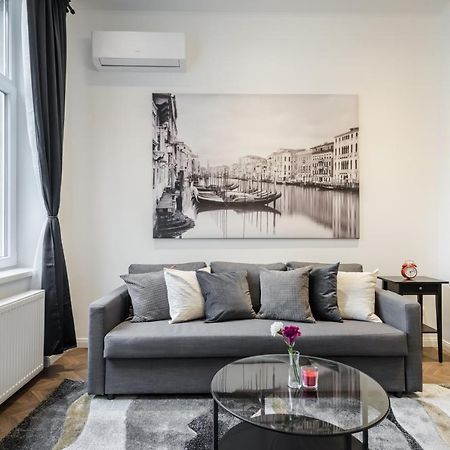 Bpr Sirius Suite With A/C บูดาเปสต์ ภายนอก รูปภาพ