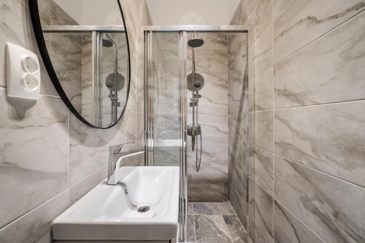 Bpr Sirius Suite With A/C บูดาเปสต์ ภายนอก รูปภาพ